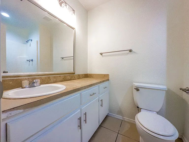 429 E El Paso St — Photo 10