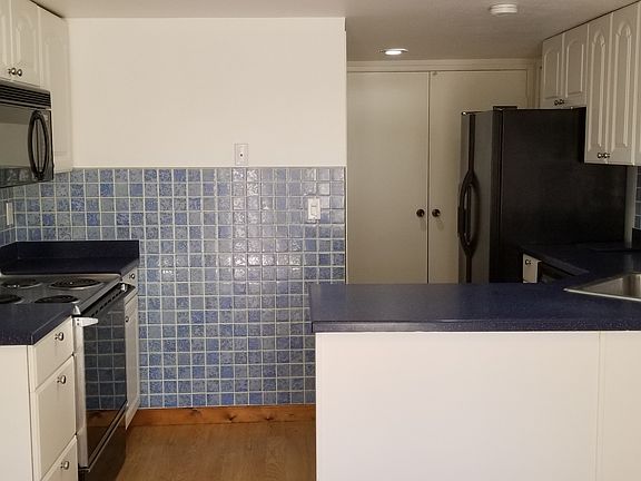 5th image of 711 Whitewater Ct
