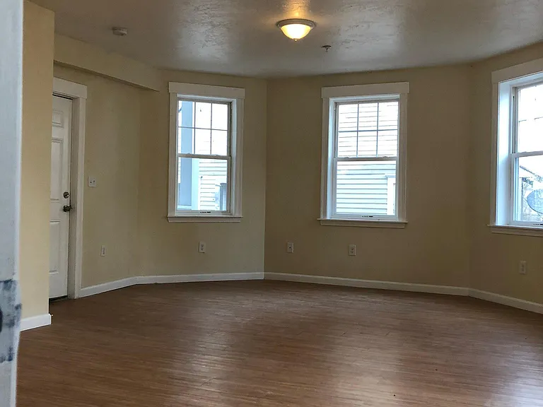 5 And Half Bluff St #3 — Photo 8