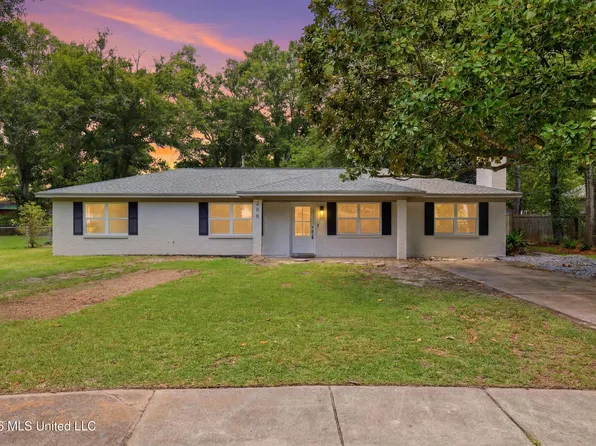 208 Mitchell St, Ocean Springs, MS 39564