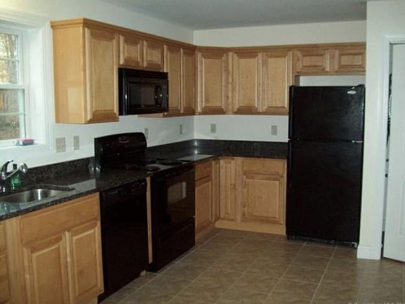 Open concept kitchen/dining room