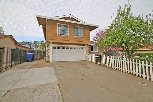 1st image of 2873 Norcross Dr