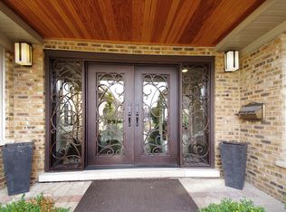 7241 N Kenneth Ave, Lincolnwood, IL 60712