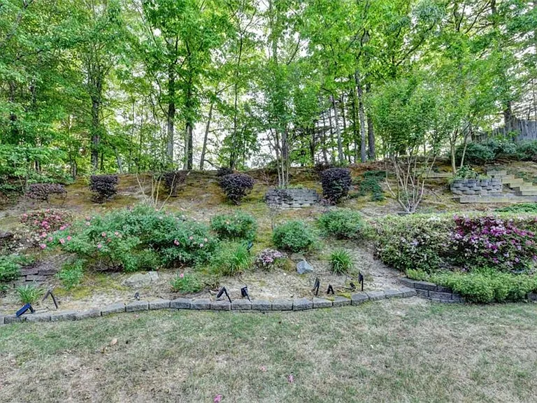 2130 Line Dr — Photo 25