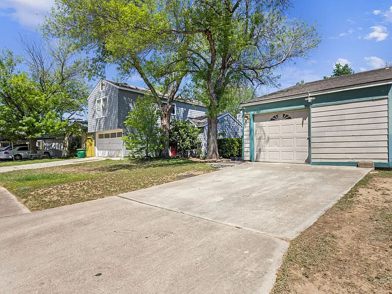9929 Village Briar — Photo 3