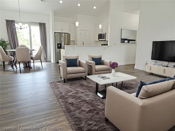 3rd image of 503 Lake Helen Dr