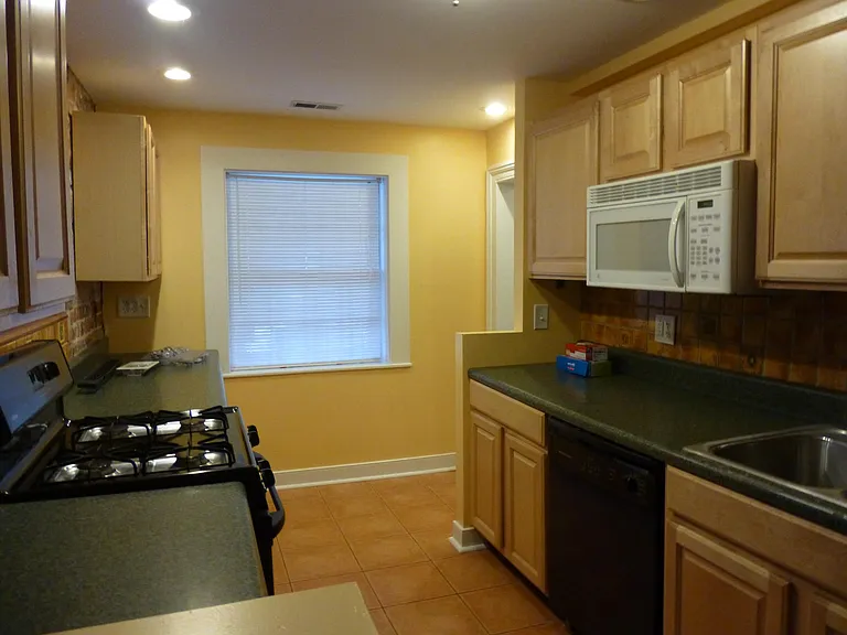 400 Ridge St #B — Photo 3