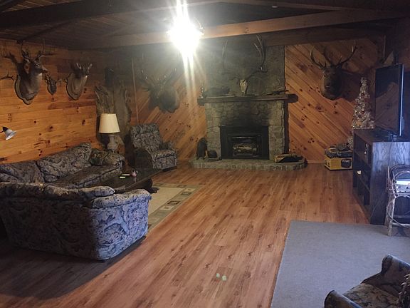 20x24 den with gas fireplace