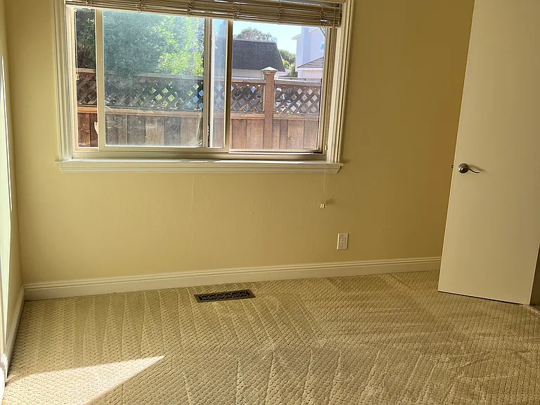450 Neptune Dr — Photo 6