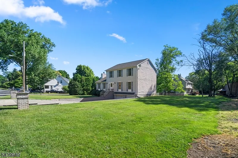 4 bed, 2.5 bath, $4,700 — Photo 3