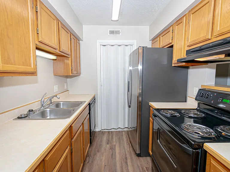 Parkview Apartments — Photo 8