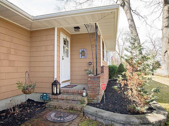 2nd image of 843 Royal Ln