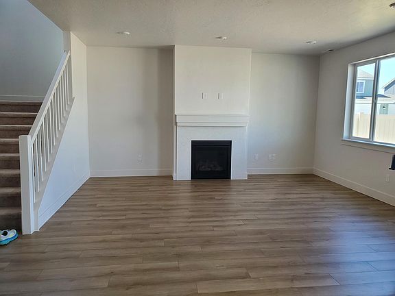 3rd image of 1850 E Springloyd St