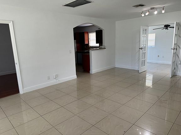 3rd image of 505 Cortez Ln