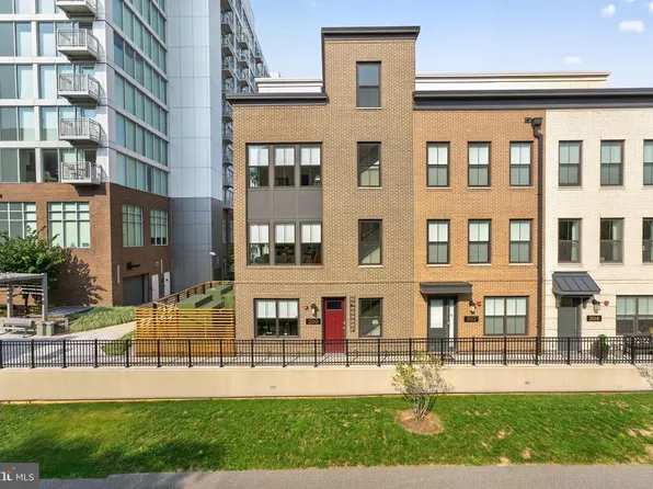 200 Canal Center Plz, Alexandria, VA 22314