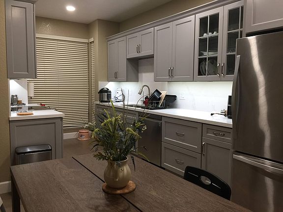 4th image of 991 Belmont Ter Unit 2