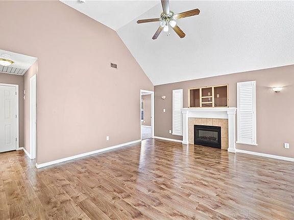 3rd image of 1007 SW Blue Branch Dr