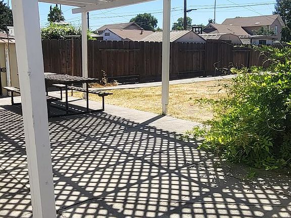 5th image of 1800 Idalou Ave