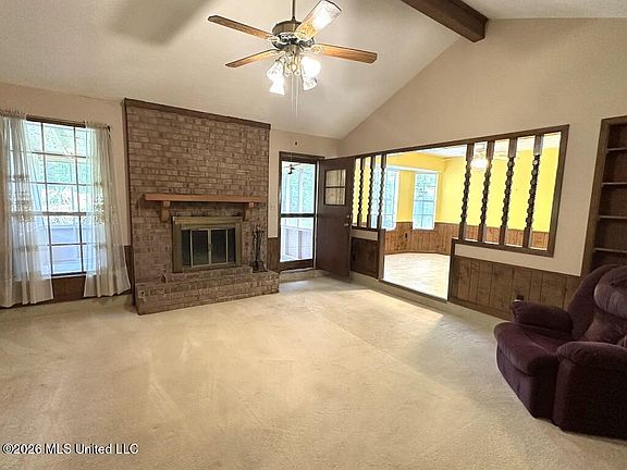 4th image of 232 Forest Valley Dr