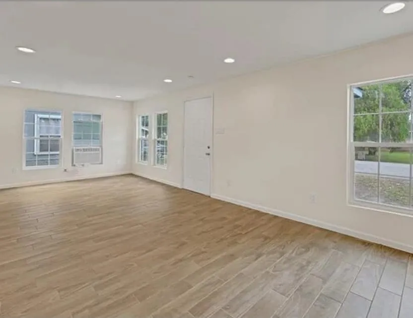 3 bed, 984 sqft, $1,300 — Photo 4