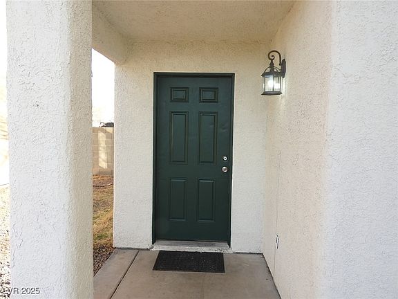 2nd image of 3916 Via Lucia Dr