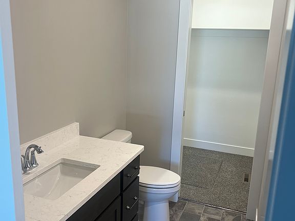 4th image of 627 Joyce St