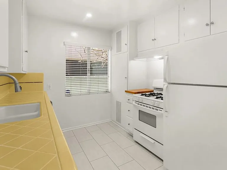 1406 S Saltair Ave #1 — Photo 8