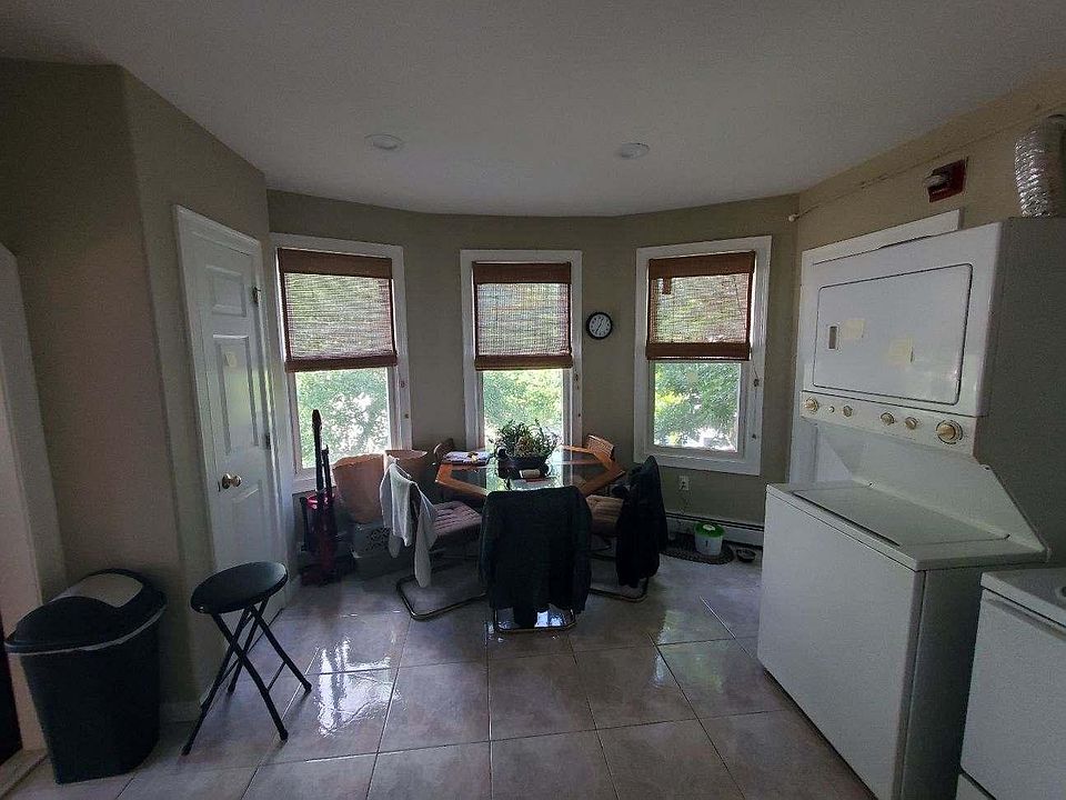 2nd image of 219 Park Rd #2E