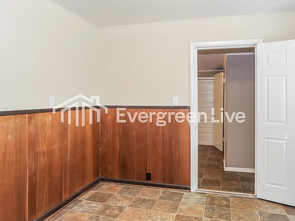 4th image of 945 Cedar St SW