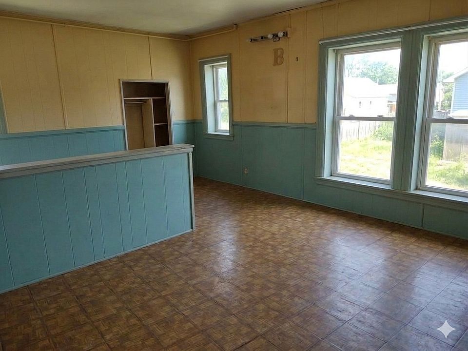 2nd image of 92 Middle St Unit 3