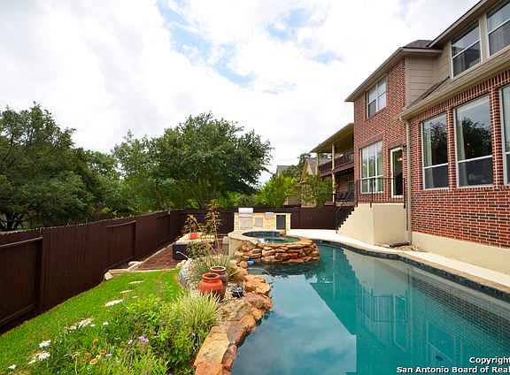 3rd image of 902 Corkwood Trl