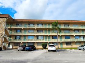 300 Village Green Cir, Palm Springs, FL