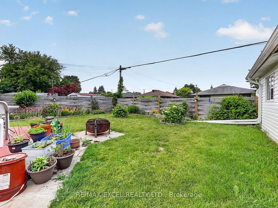 1st image of 62 Sundance Cres