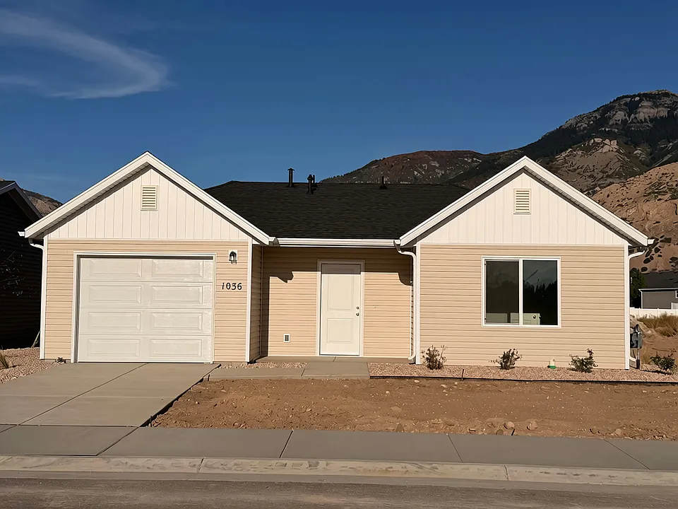 1036 N Summit View Dr W