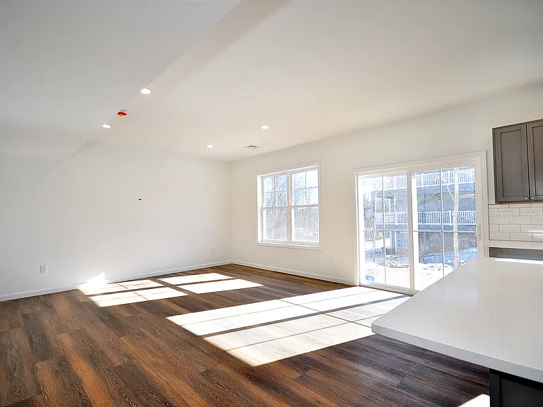 309 Main St — Photo 7