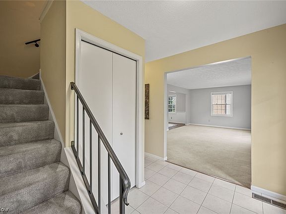 3rd image of 118 Atterbury Blvd