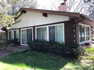 W375S4905 E Pretty Lake Rd, Dousman, WI 53118