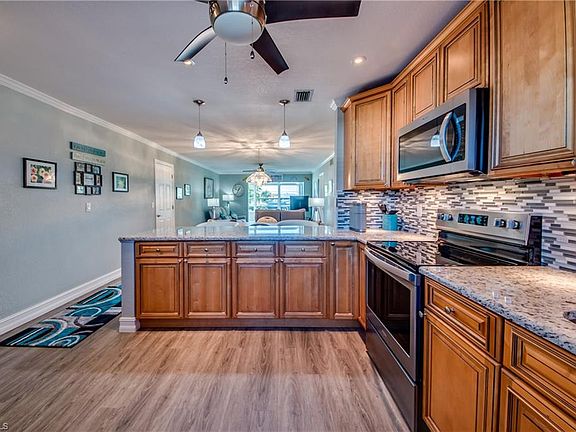 5th image of 6915 Edgewater Cir #4-B