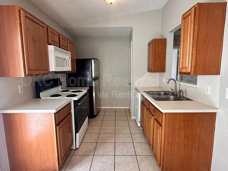5520 Bush Creek Way — Photo 8