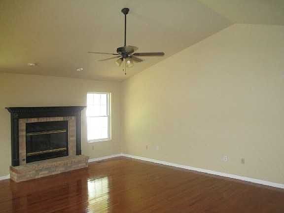 2nd image of 979 Columbia Ave