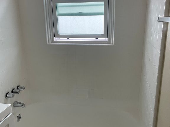 4th image of 373 Orange Ave