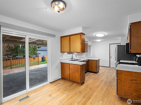 3rd image of 11815 SE 206th Street