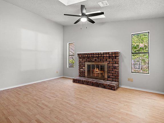 4th image of 810 Turtle Creek Dr