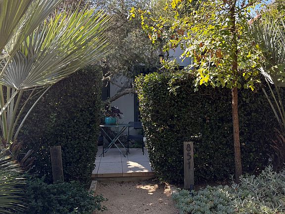5th image of 851 N Ogden Dr