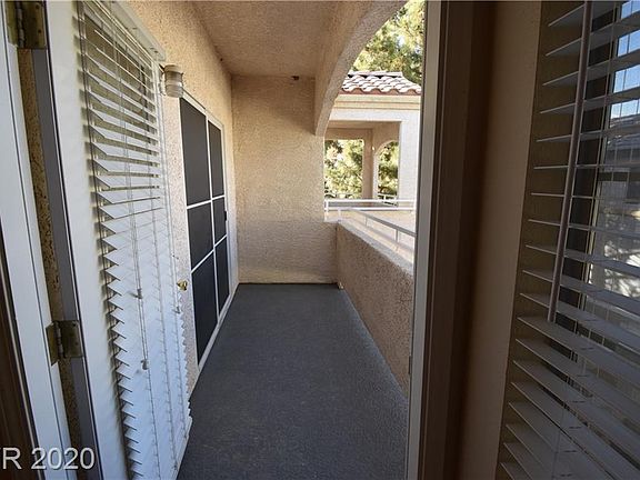 5th image of 1900 N Torrey Pines Dr Unit 218