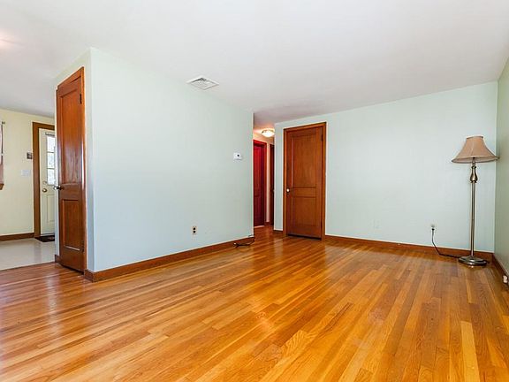 5th image of 152 Washington St #152