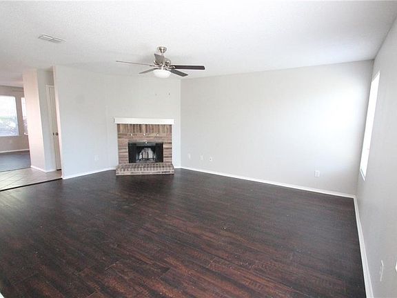 3rd image of 2352 White Oak Dr