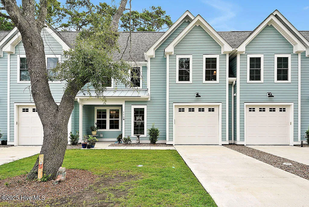 3 bed, 2.5 bath, 1840 sqft, $2,295 — Photo 1