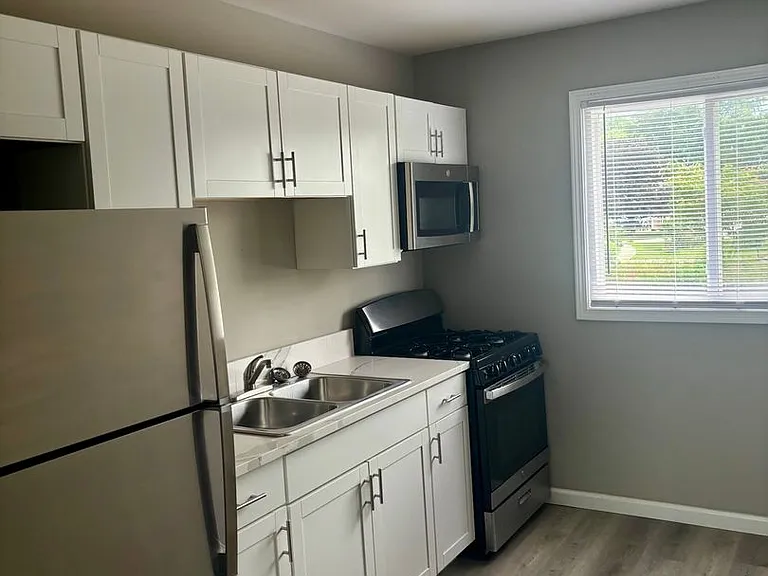 Bennington Place — Photo 41
