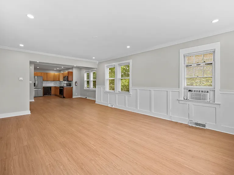 4 Thurston Ave — Photo 3